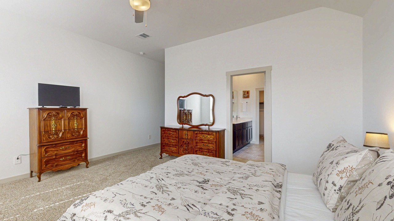 Photo of Bedroom in League City