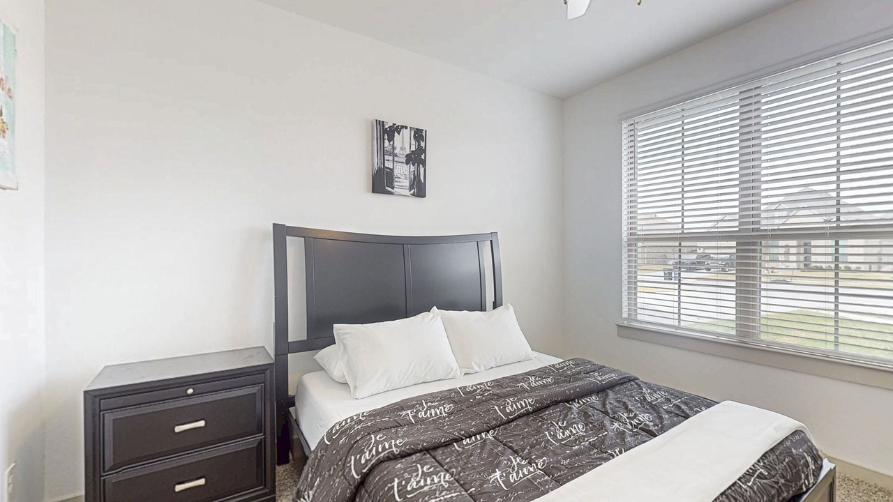 Photo of Bedroom in League City