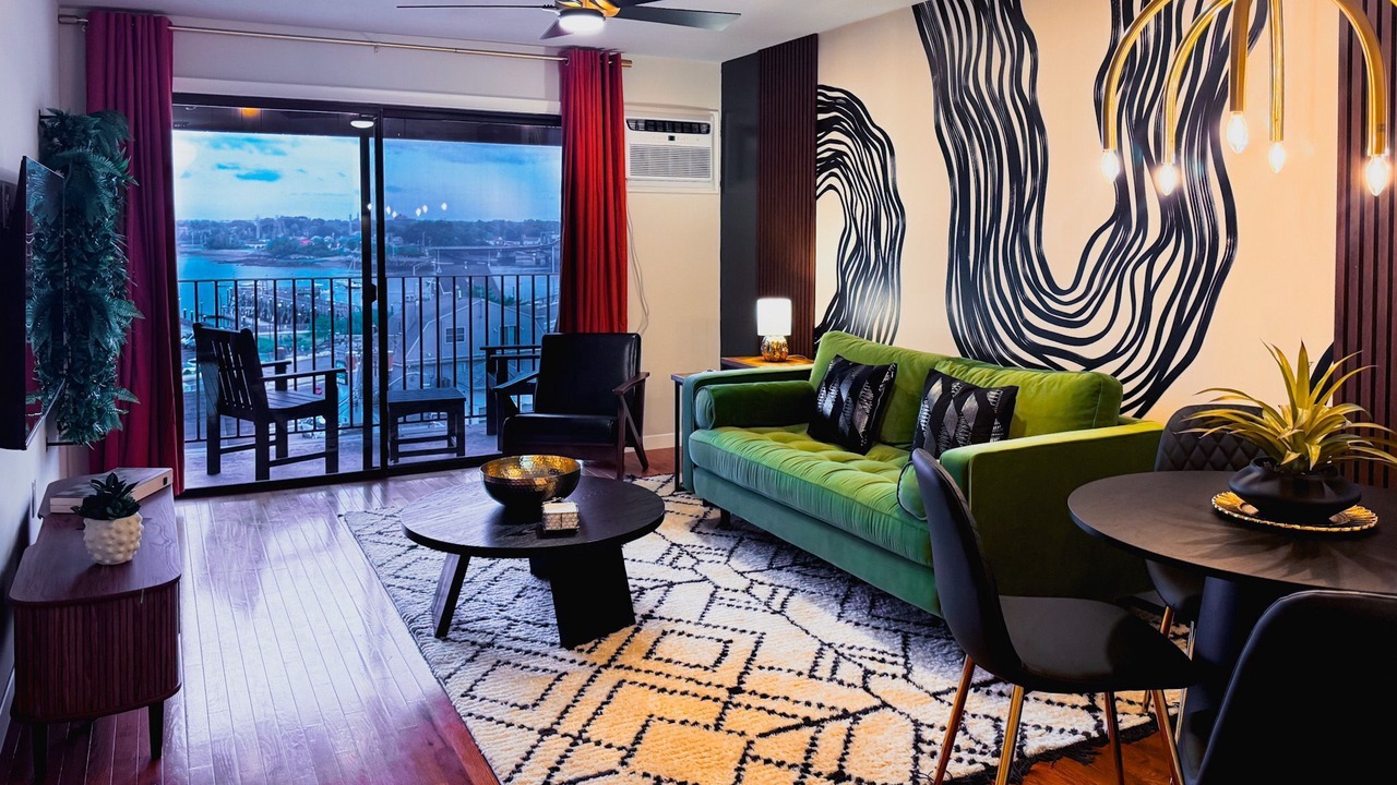 Photo of Livingroom in Beverly