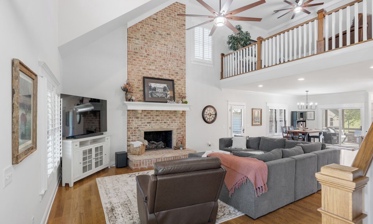 Photo of Livingroom in Bethpage