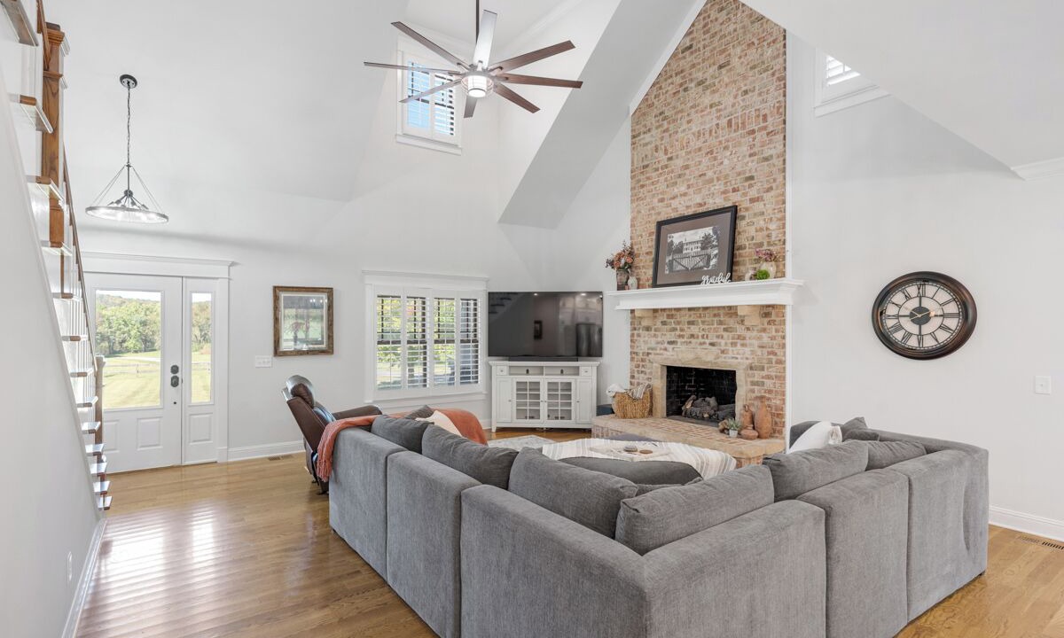 Photo of Livingroom in Bethpage