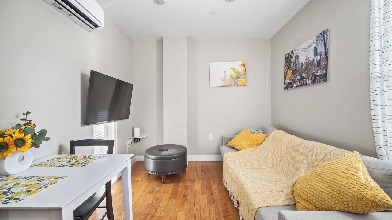 Photo of Livingroom in North End