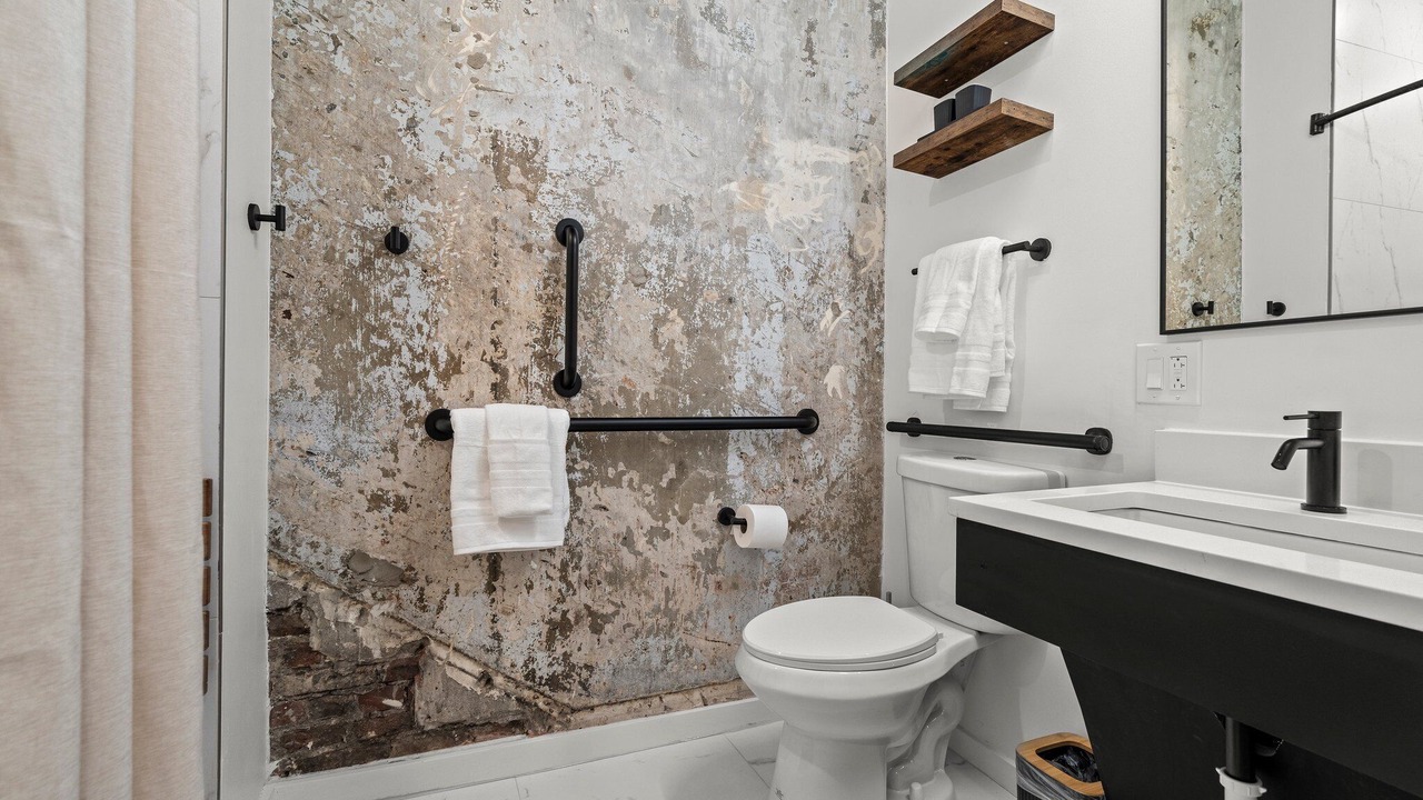 Photo of Bathroom in Old City