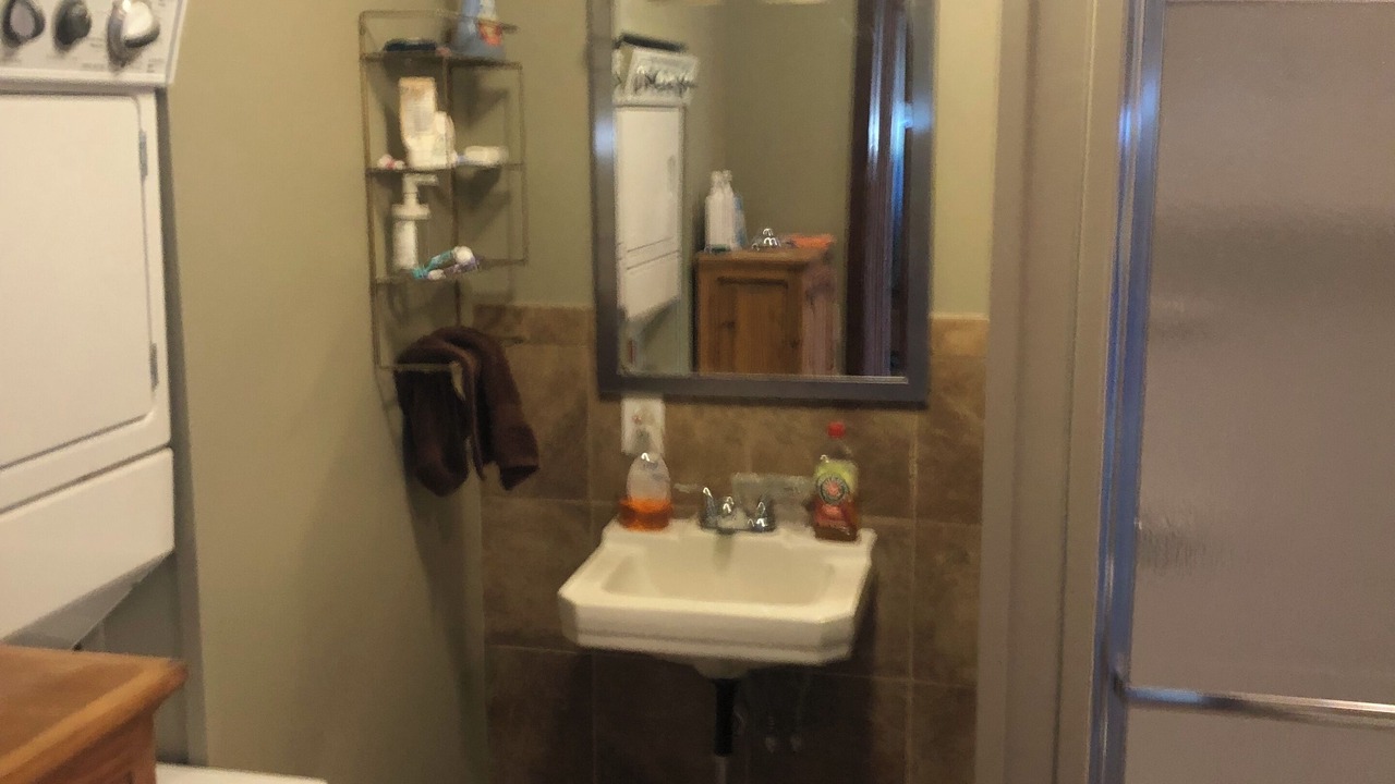 Photo of Bathroom in Hornbeak