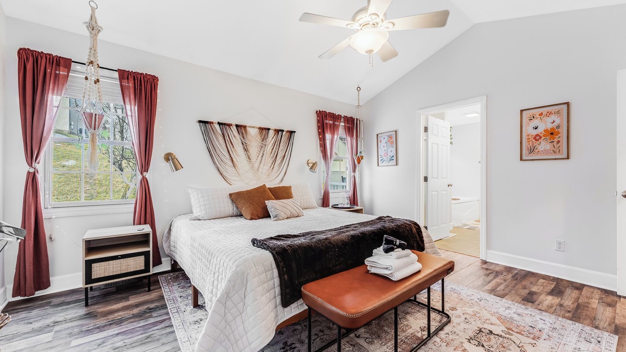 Photo of Bedroom in Cheat Lake