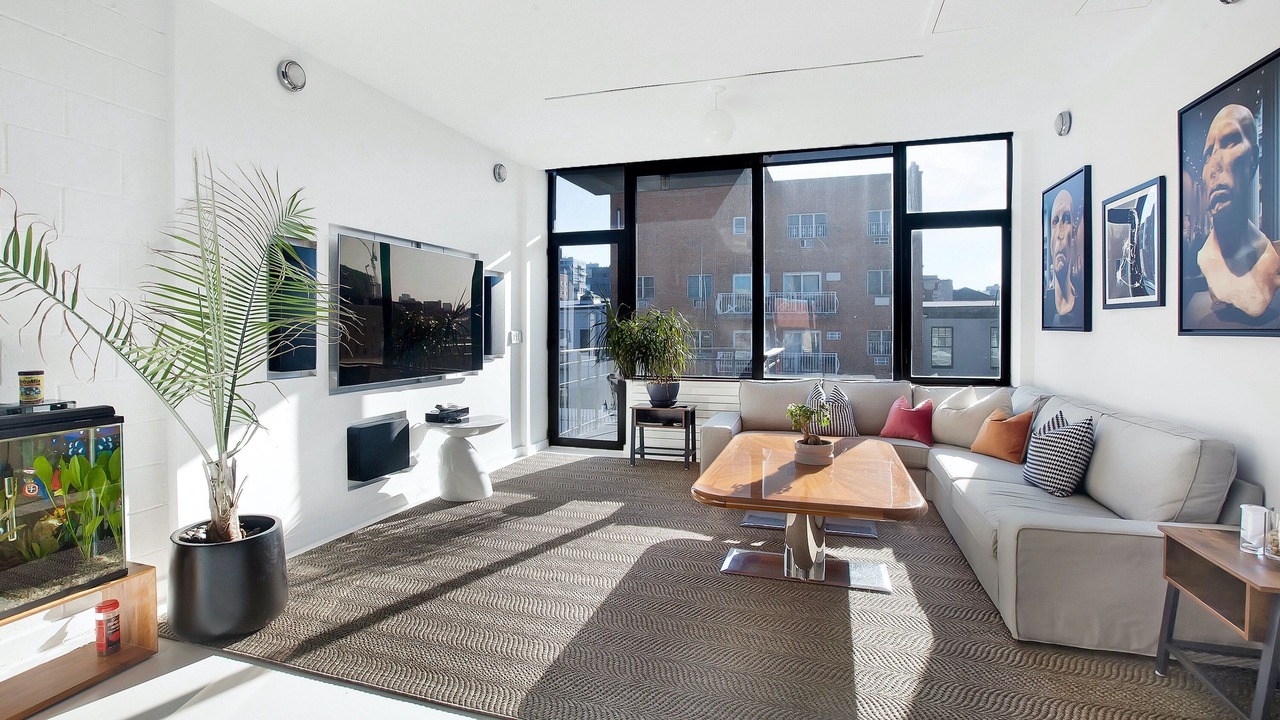 Photo of Livingroom in Hunters Point