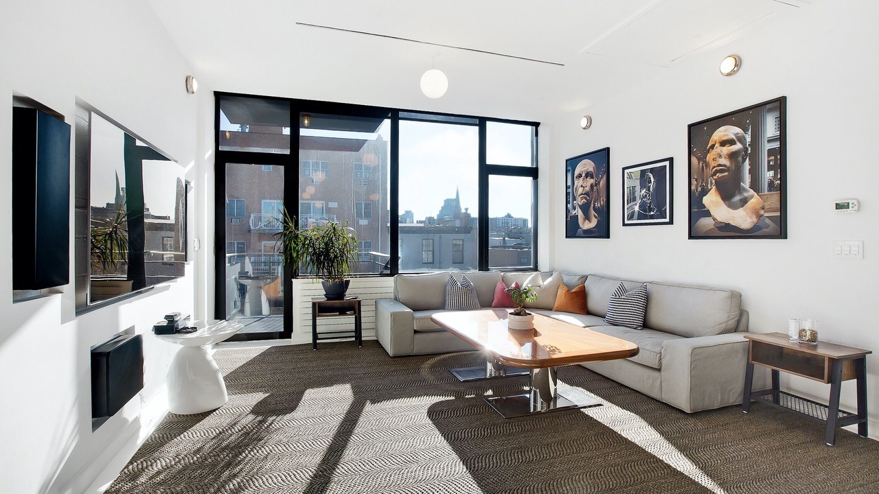 Photo of Livingroom in Hunters Point