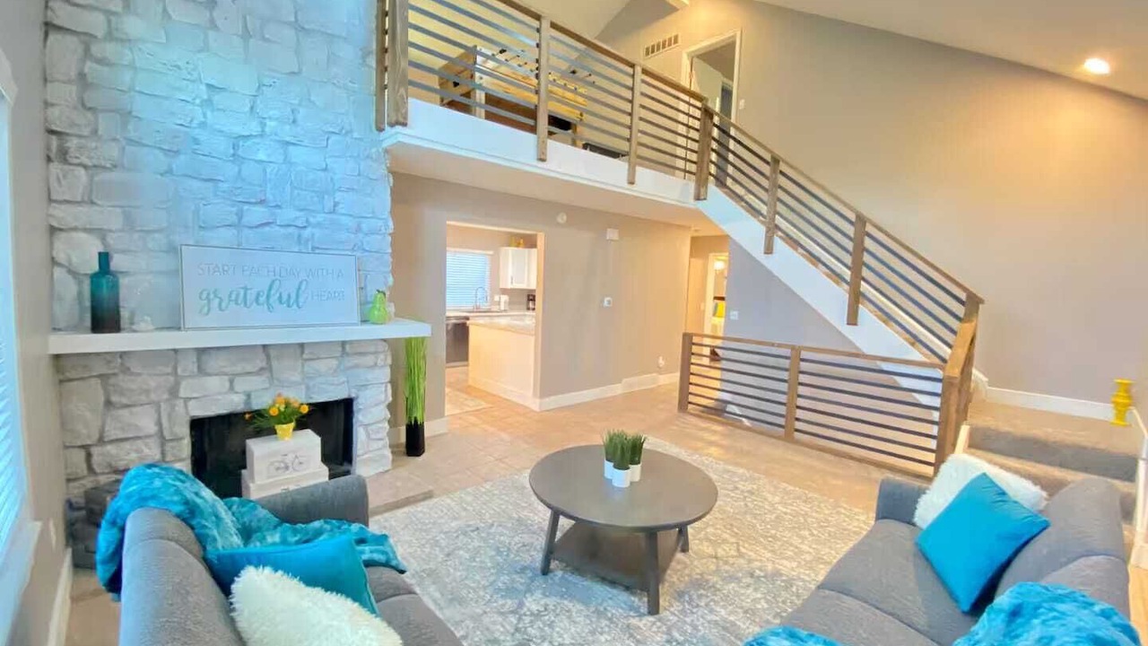 Photo of Livingroom in Columbine