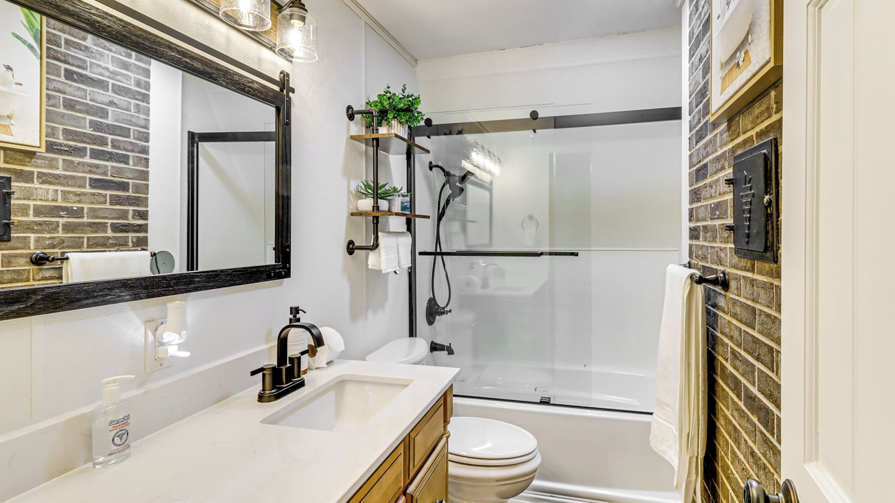 Photo of Bathroom in Ruby