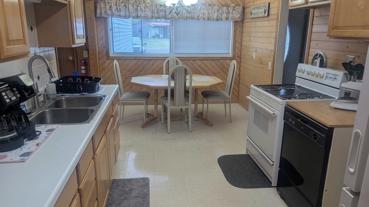 Photo of Kitchen in White Pine