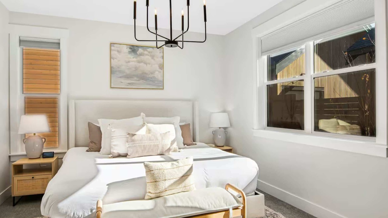 Photo of Bedroom in Roslyn