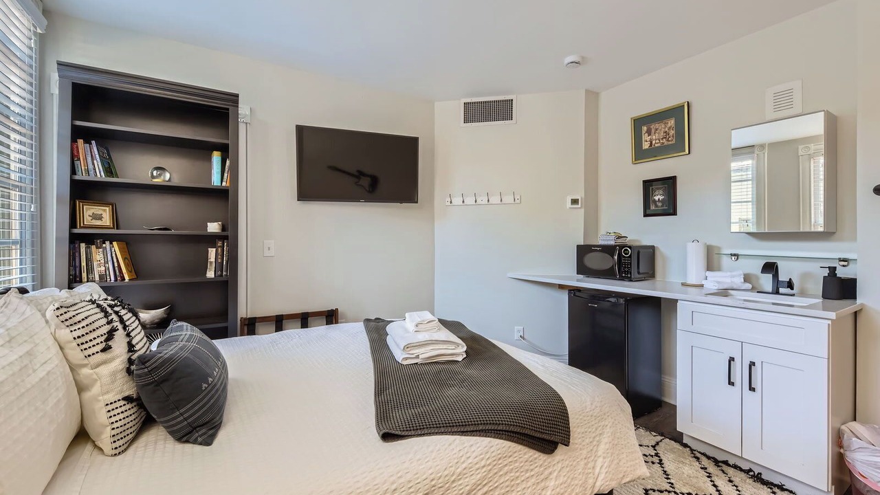 Photo of Bedroom in Five Points