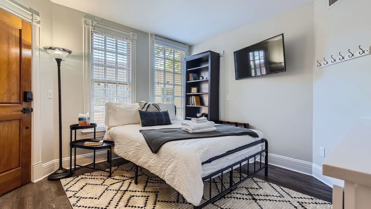 Photo of Bedroom in Five Points