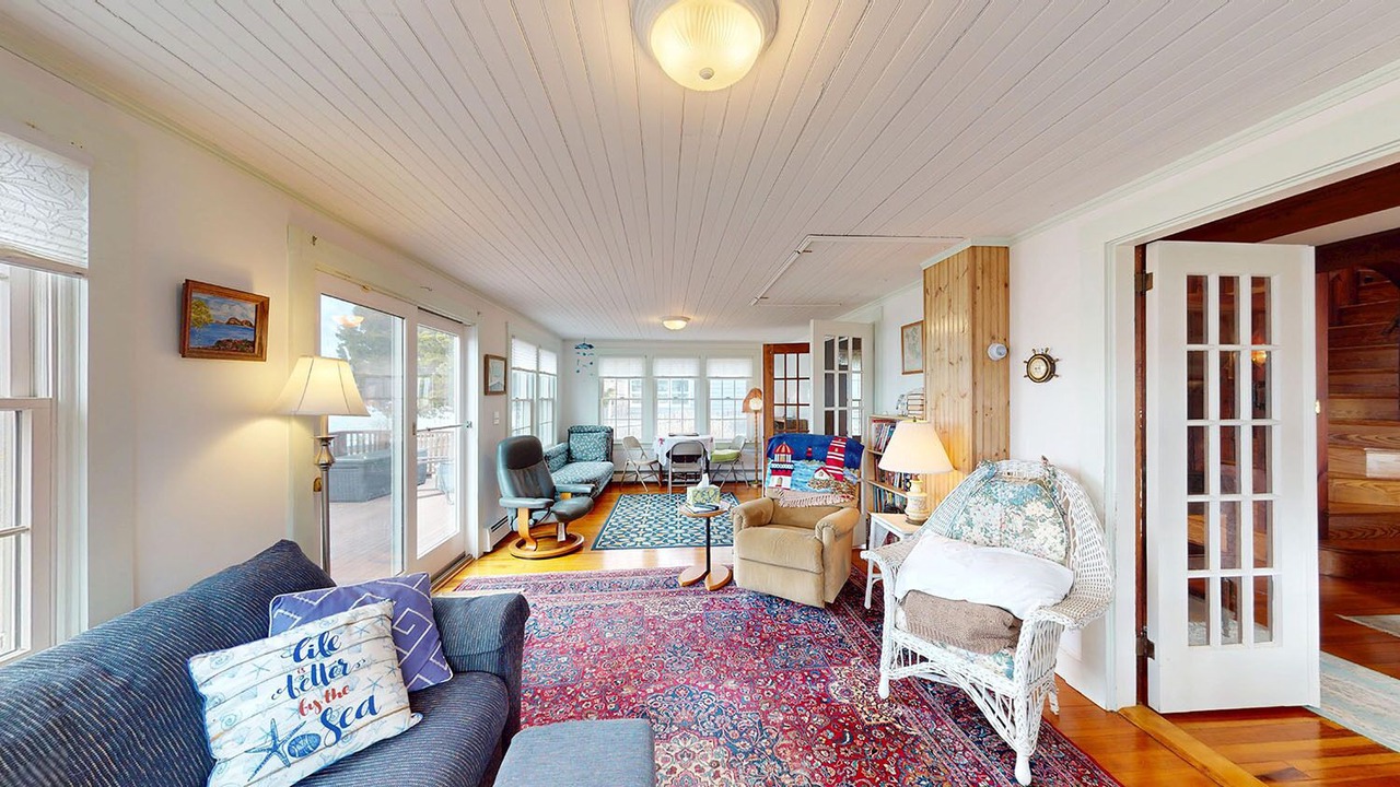 Photo of Livingroom in North Kingstown