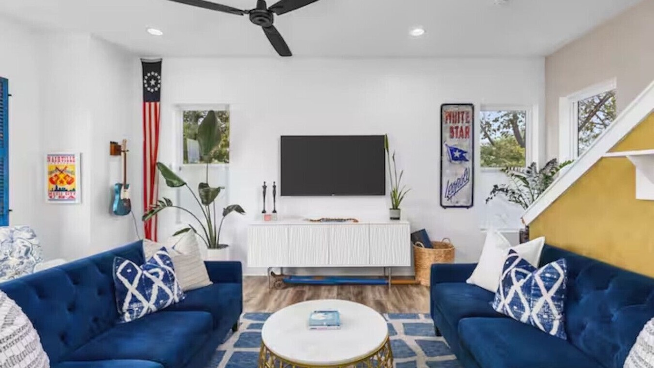 Photo of Livingroom in Hurwood Heights