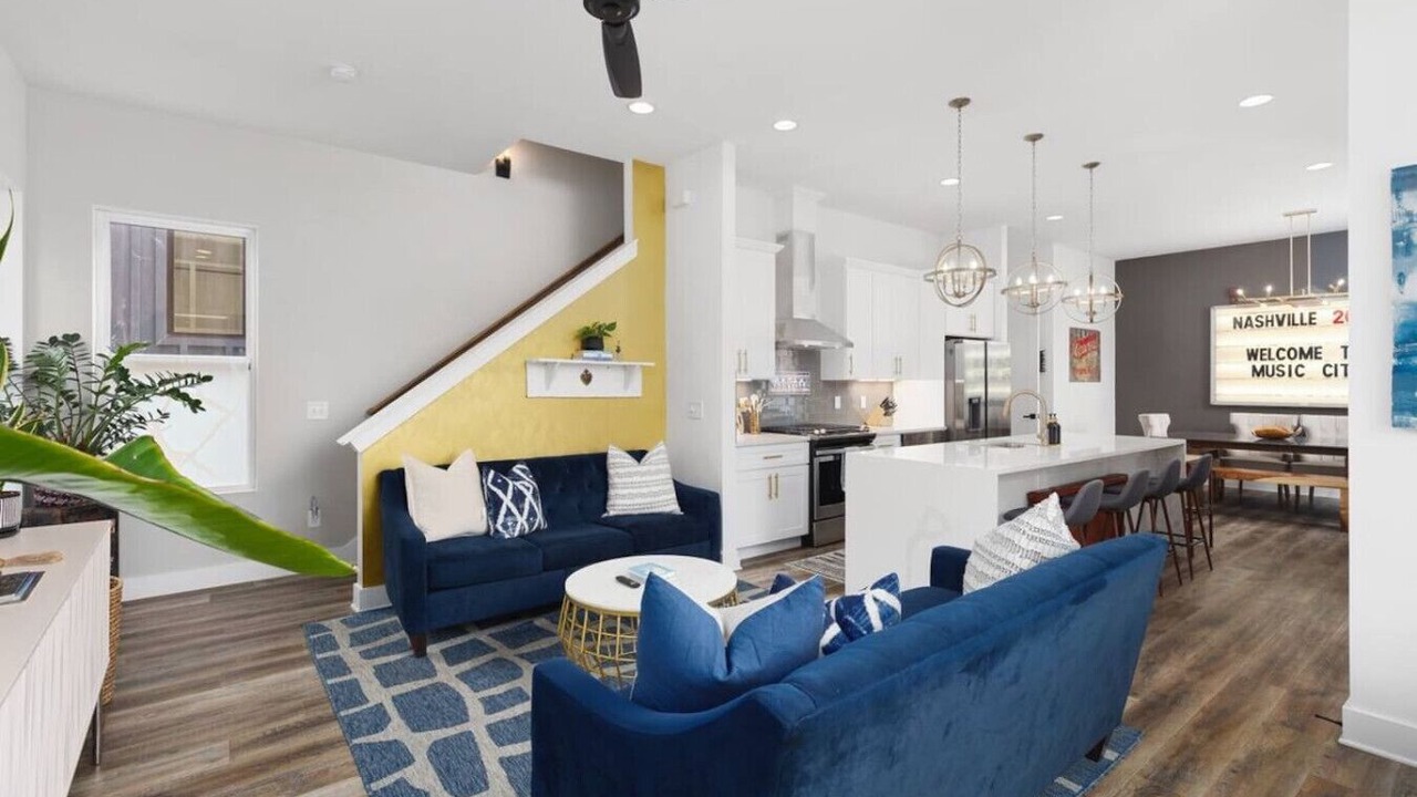 Photo of Livingroom in Hurwood Heights