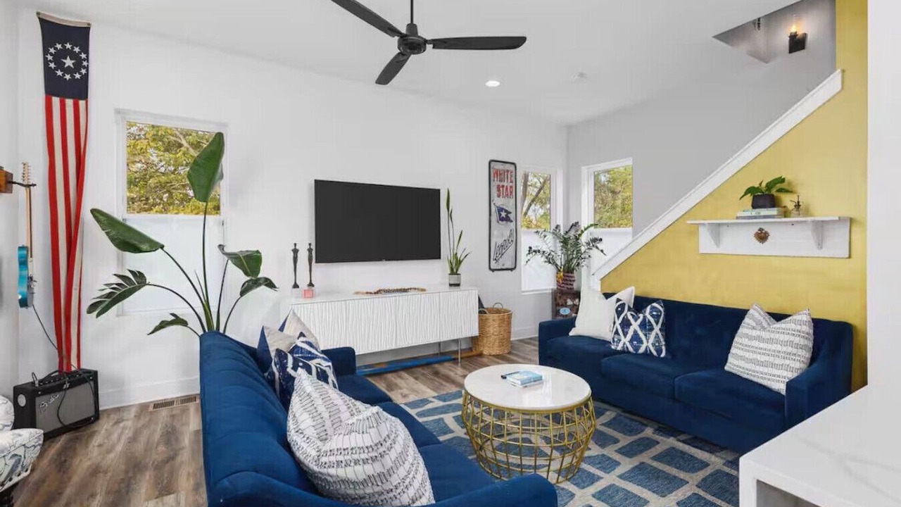 Photo of Livingroom in Hurwood Heights