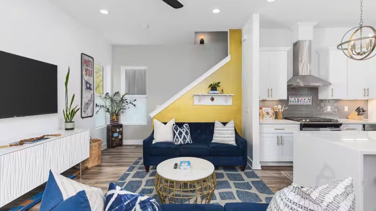 Photo of Livingroom in Hurwood Heights