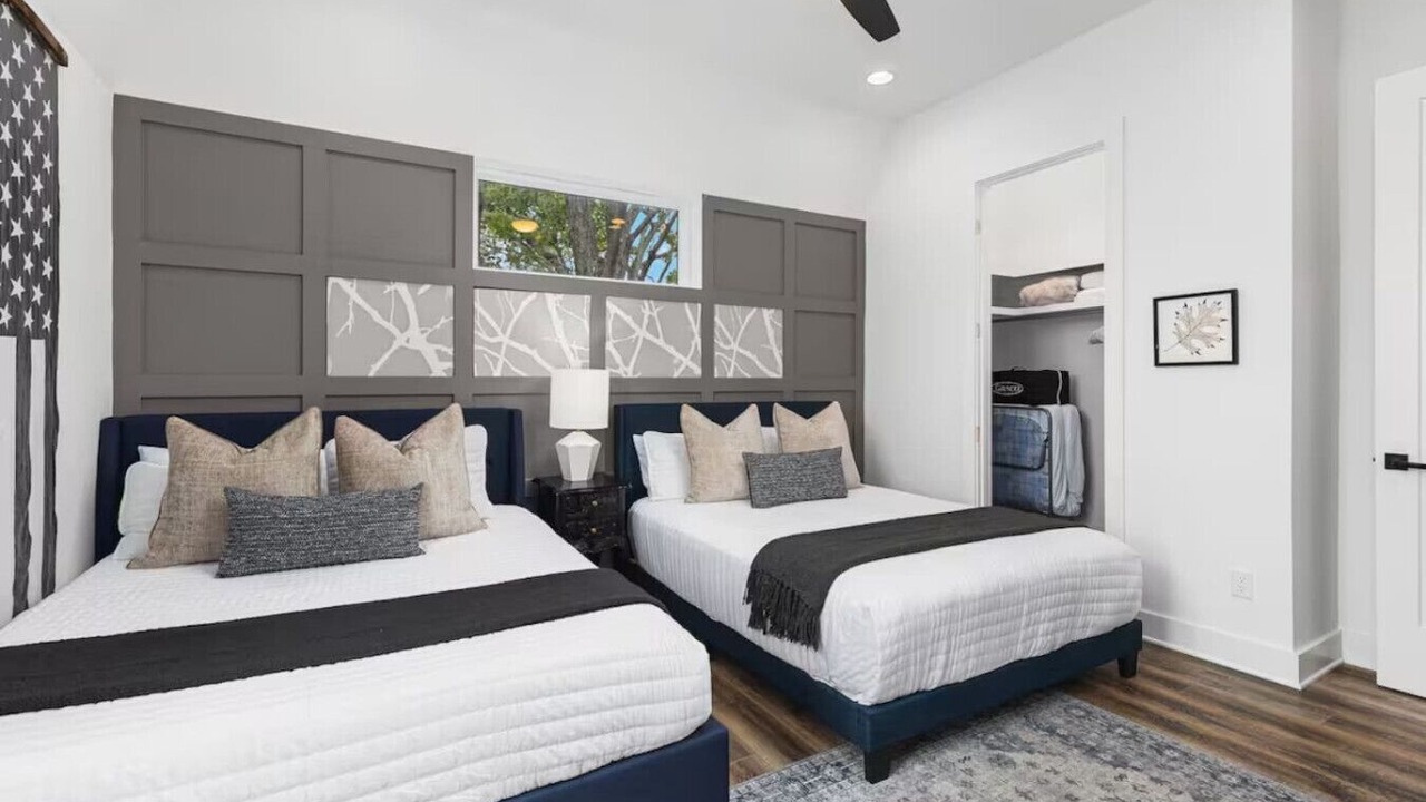 Photo of Bedroom in Hurwood Heights