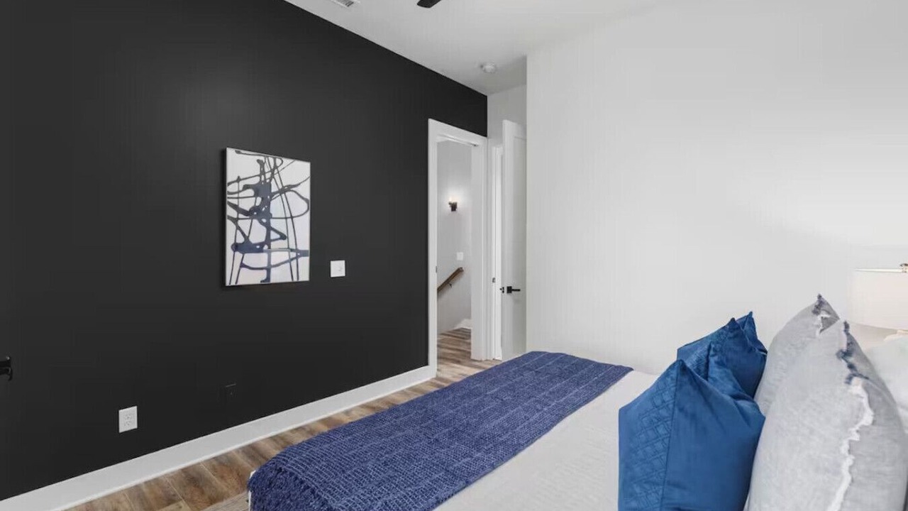 Photo of Bedroom in Hurwood Heights