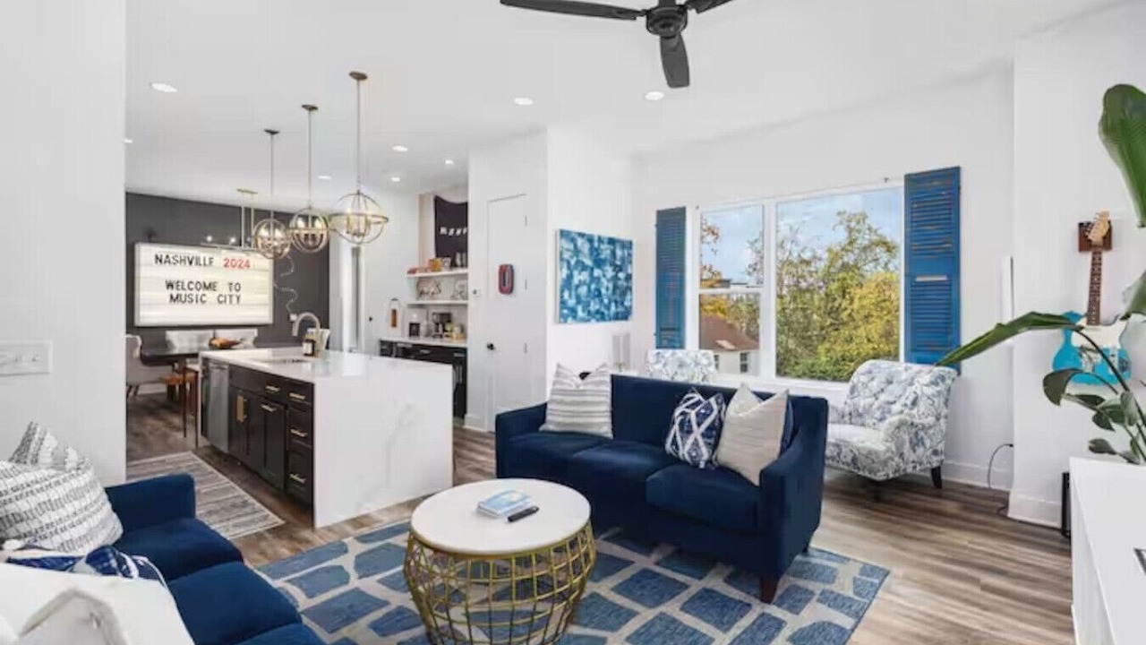 Photo of Livingroom in Hurwood Heights