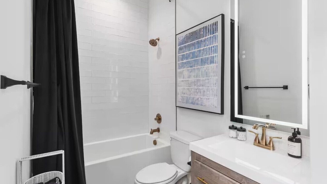 Photo of Bathroom in Hurwood Heights