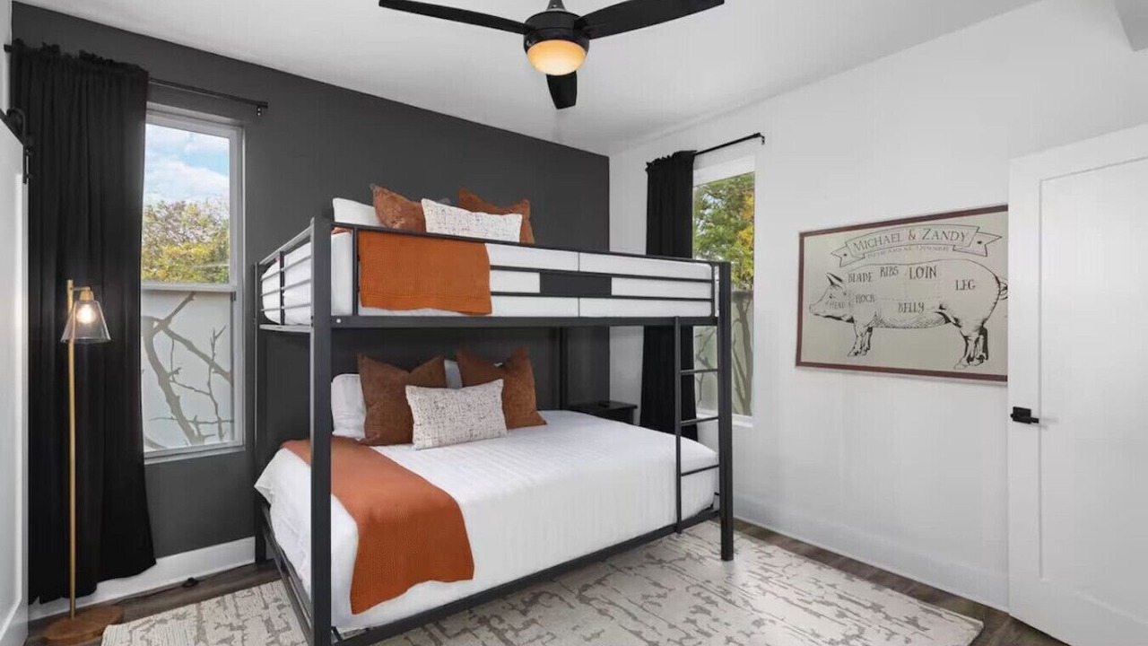 Photo of Bedroom in Hurwood Heights