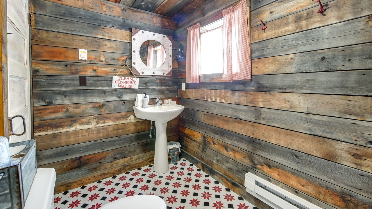 Photo of Bathroom in Lake Agnes