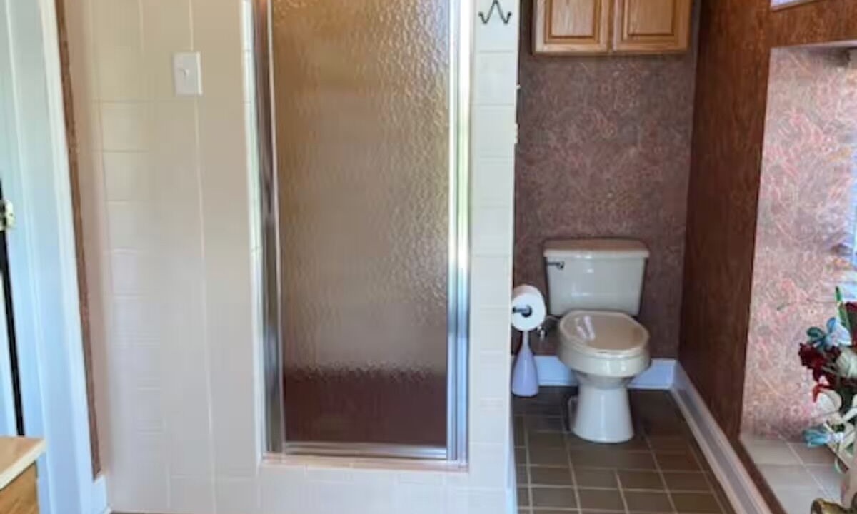 Photo of Bathroom in Seymour
