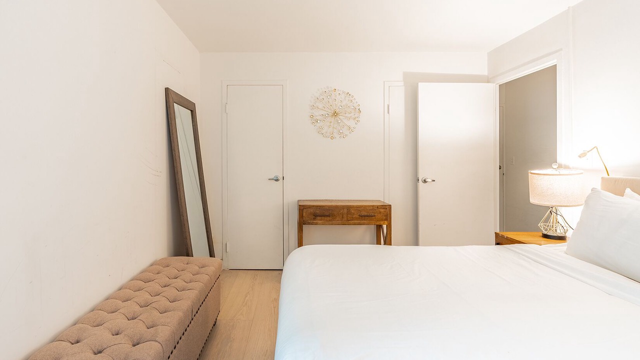 Photo of Bedroom in Broadway
