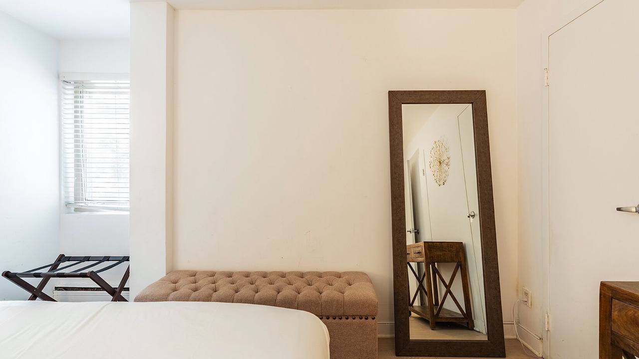 Photo of Bedroom in Broadway