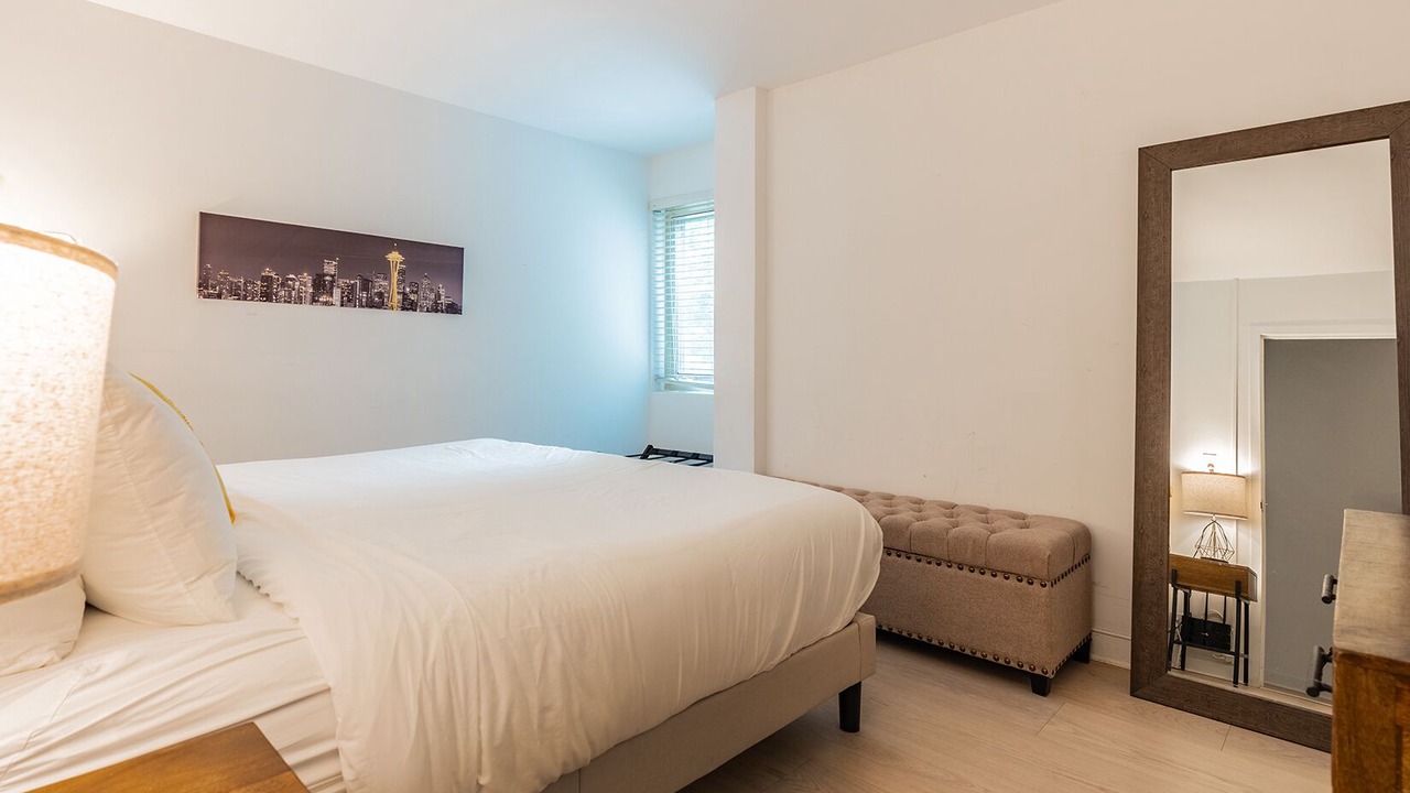 Photo of Bedroom in Broadway
