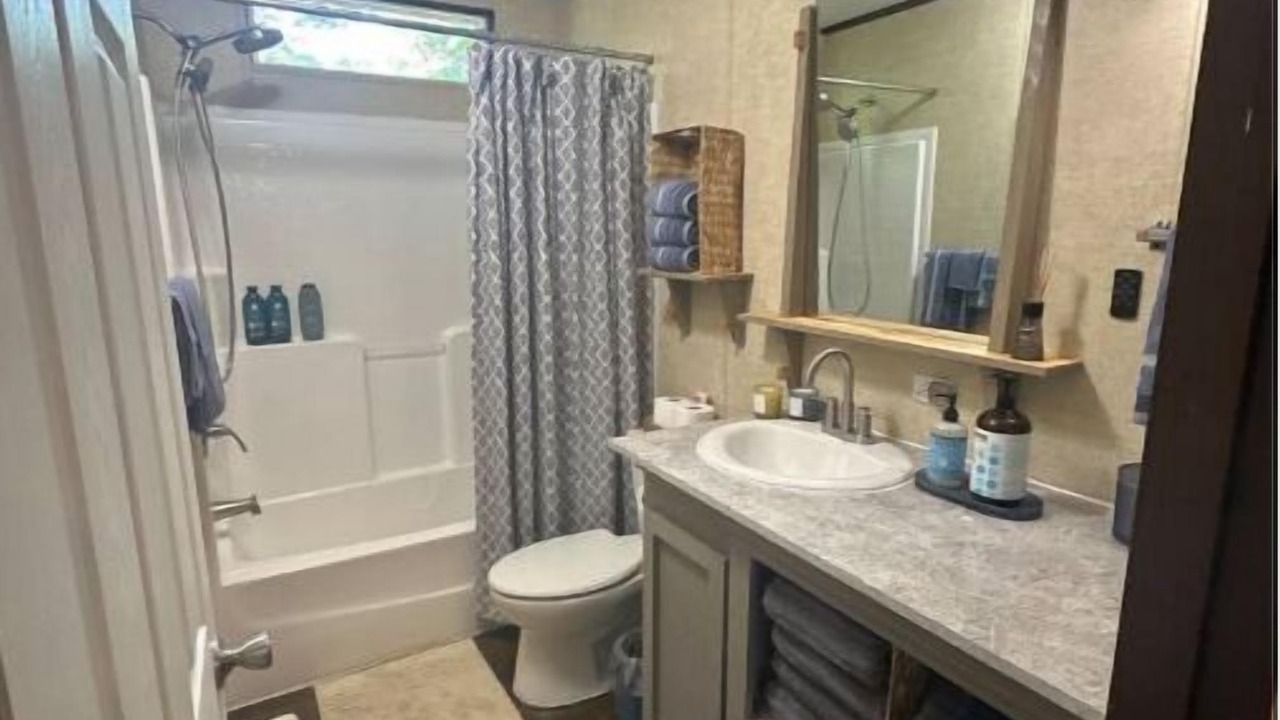 Photo of Bathroom in Pottsboro