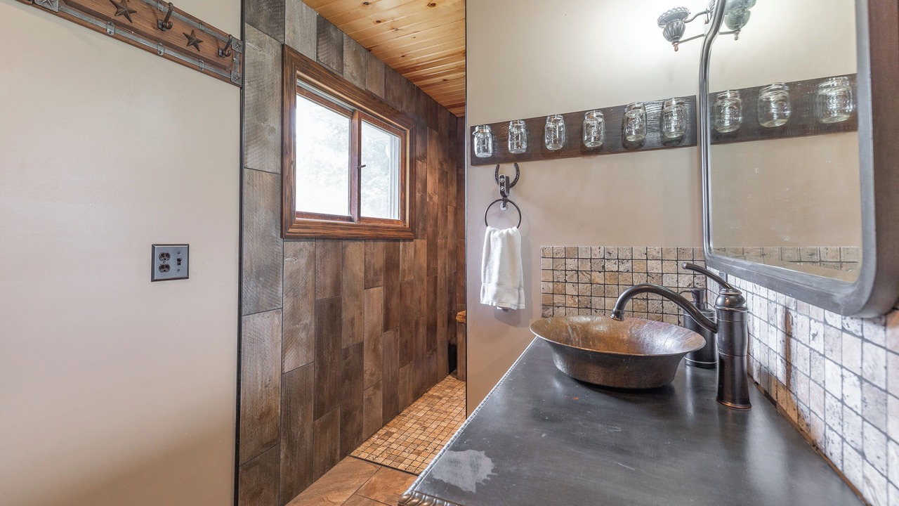 Photo of Bathroom in Anna