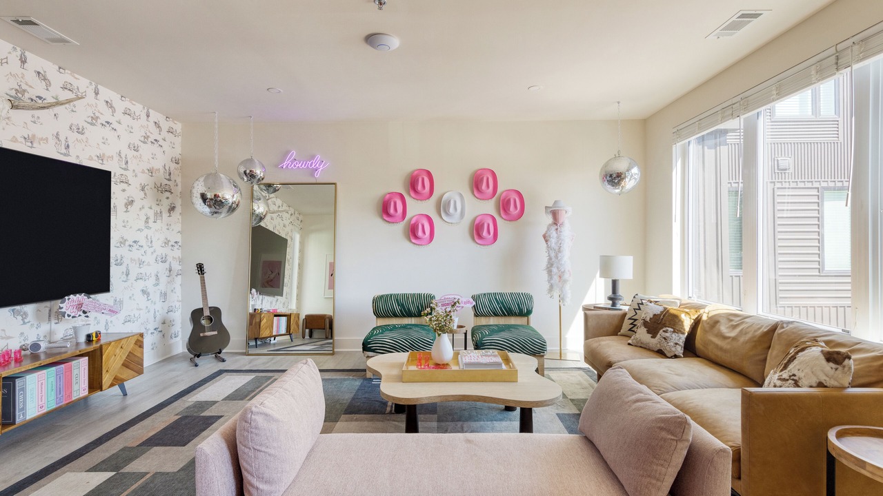 Photo of Livingroom in Five Points