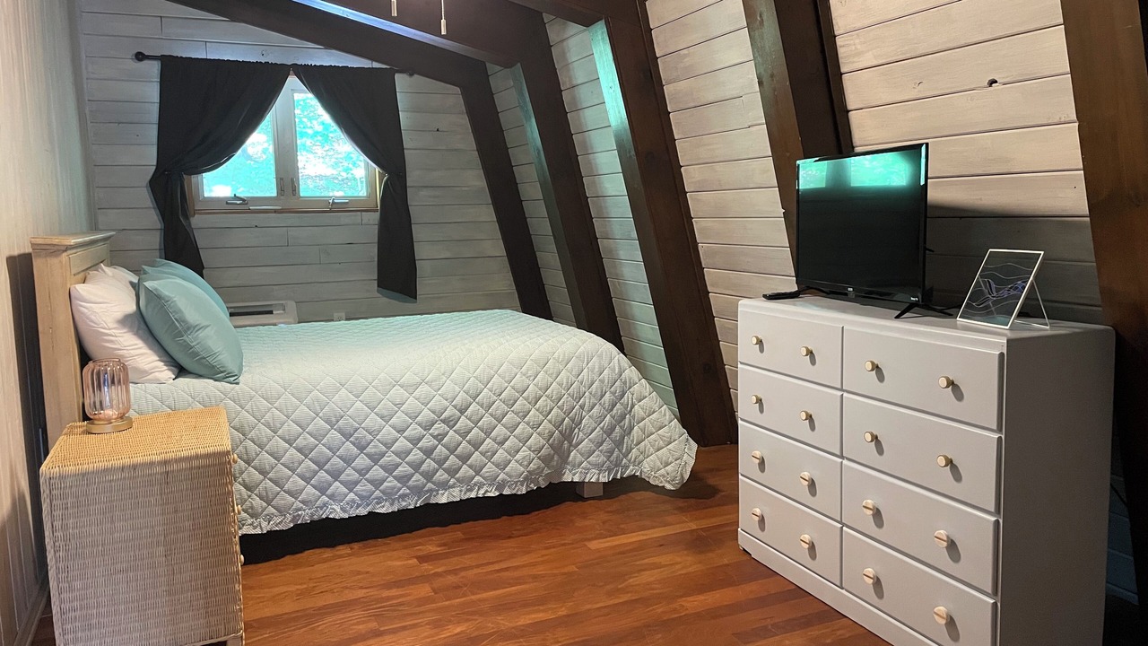 Photo of Bedroom in Treasure Lake