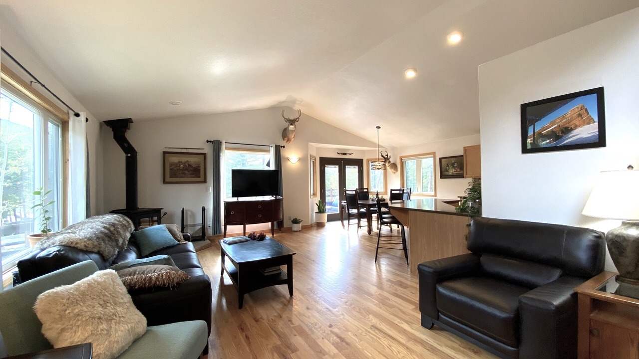 Photo of Livingroom in Evergreen