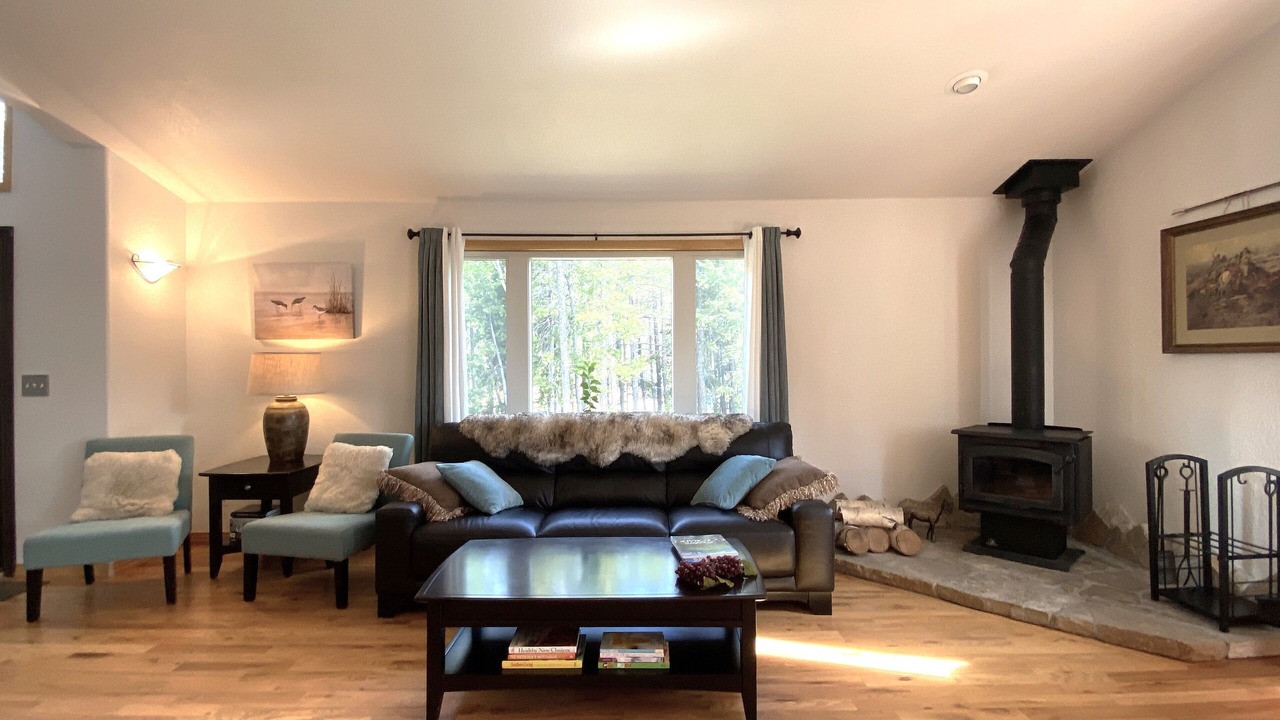 Photo of Livingroom in Evergreen