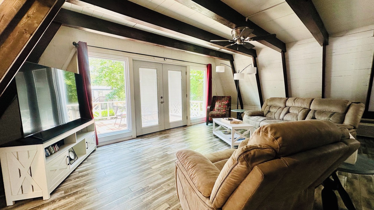Photo of Livingroom in Springville