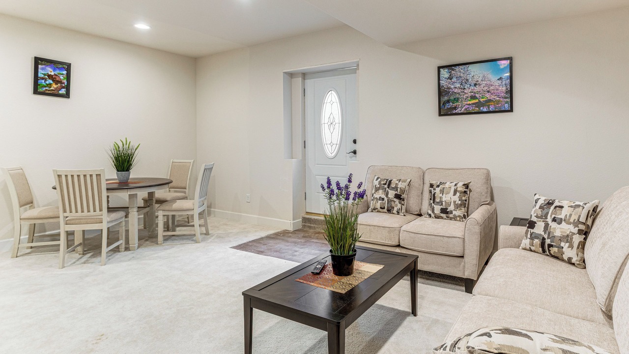 Photo of Livingroom in Aurora