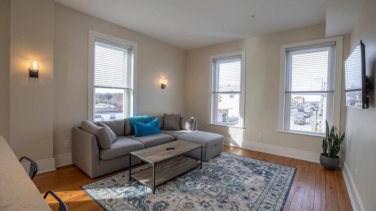 Photo of Livingroom in Floyd