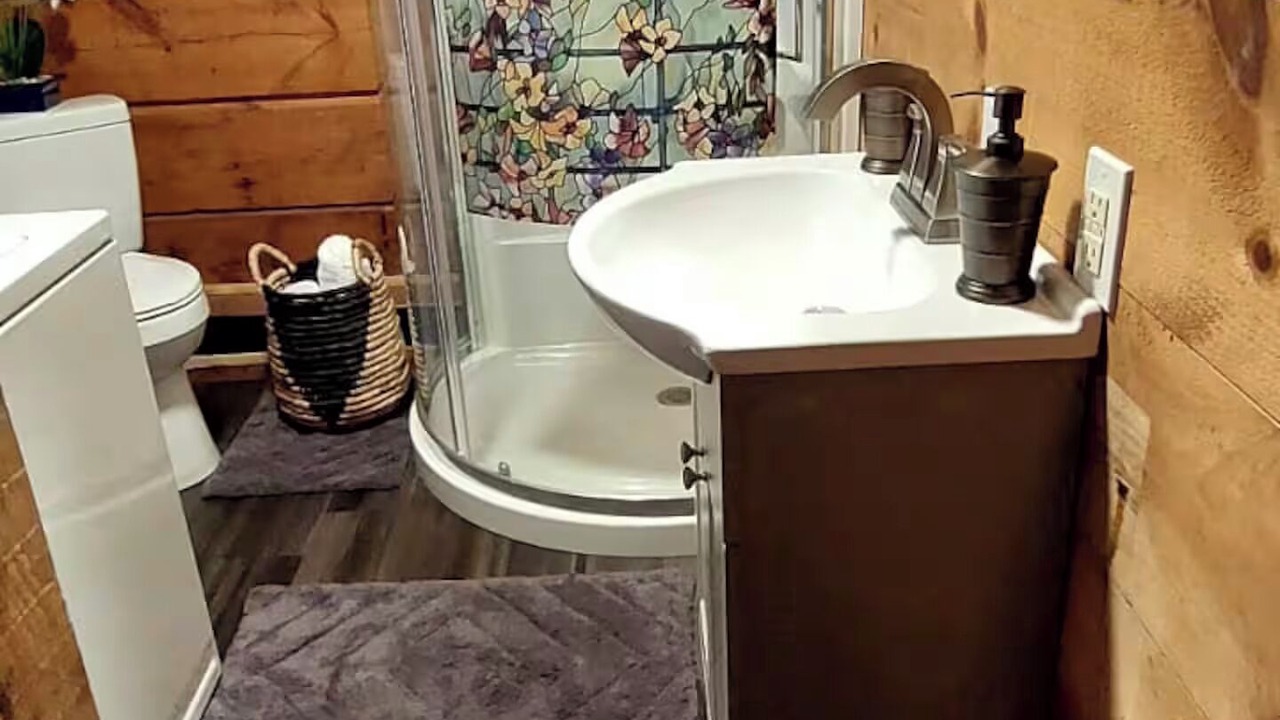 Photo of Bathroom in Kodak