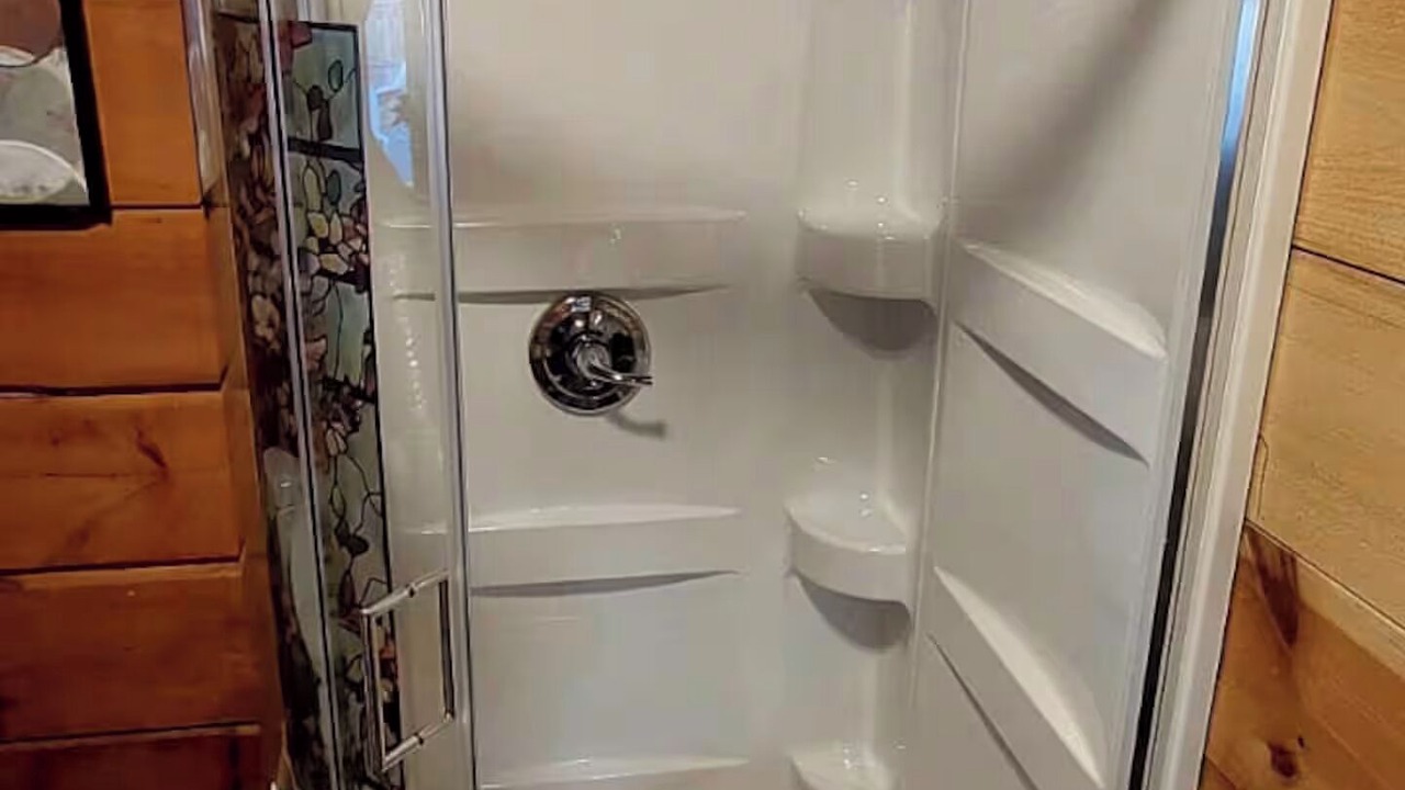 Photo of Bathroom in Kodak