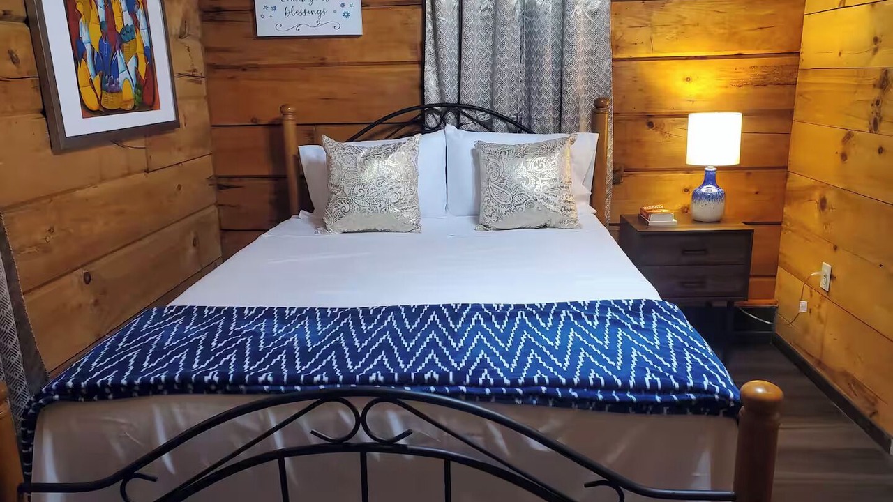 Photo of Bedroom in Kodak
