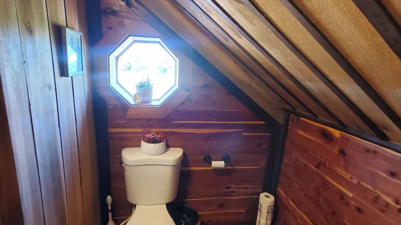 Photo of Bathroom in Kodak