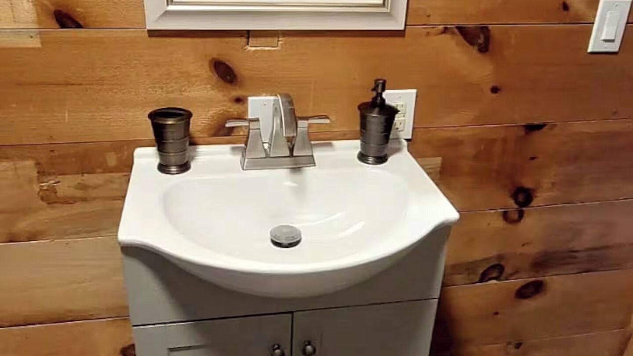Photo of Bathroom in Kodak