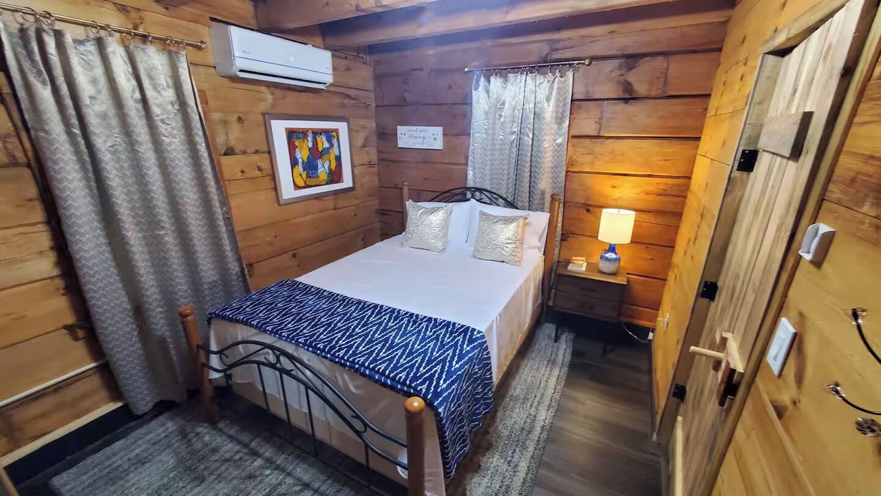 Photo of Bedroom in Kodak
