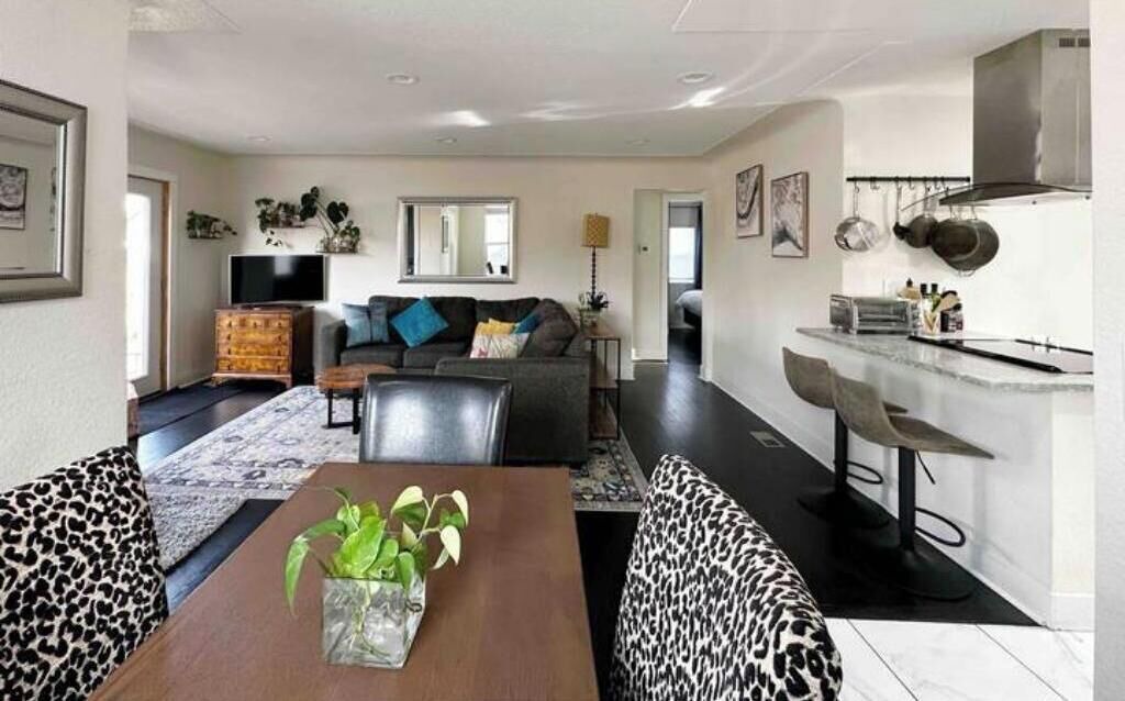 Photo of Livingroom in Sunnyside