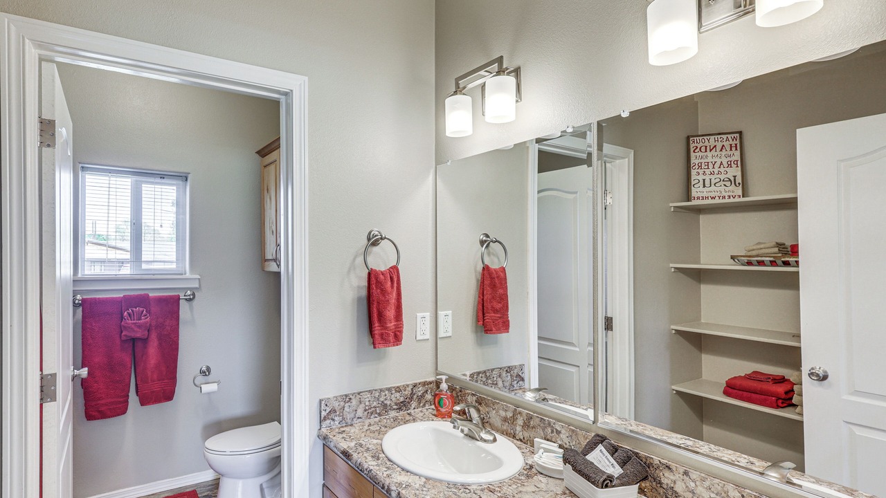 Photo of Bathroom in Aztec