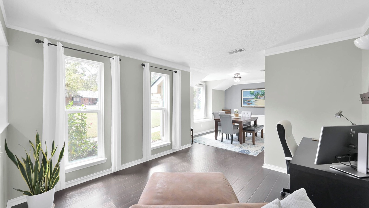 Photo of Livingroom in Spring